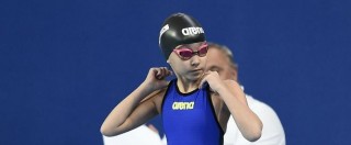 Copertina di Mondiali di nuoto 2015, record: Alzain Tareq di 10 anni è la più giovane di sempre. Eliminata nei 50 farfalla (FOTO)