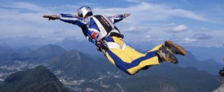 Copertina di Svizzera, il lancio poi lo schianto sulle rocce: italiano muore mentre fa base jumping