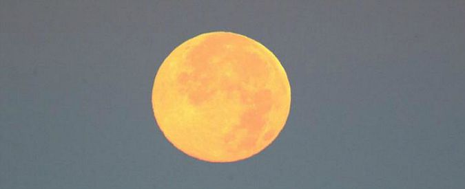 Copertina di Luna Blu 2015, le suggestive immagini del raro fenomeno astronomico