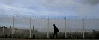 Copertina di Migranti, a Calais iniziati i lavori per la realizzazione di una barriera anti-profughi