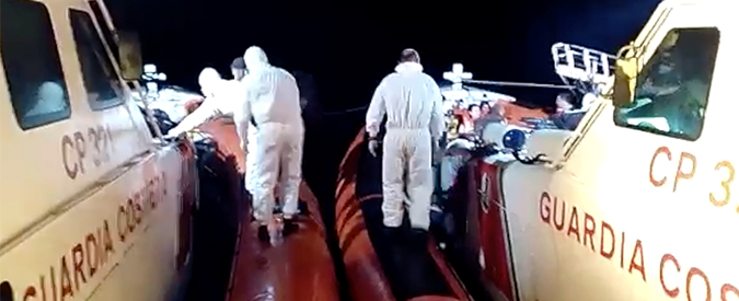 Copertina di Migranti, nuovo soccorso in mare: 116 naufraghi salvati al largo della Calabria