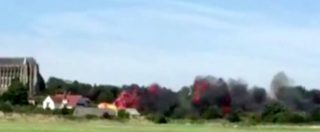 Copertina di Inferno in Inghilterra, aereo si schianta su statale durante esibizione acrobatica