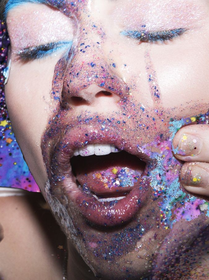 Miley Cyrus, incontenibile e incontentabile, pubblica online (gratis) il nuovo album