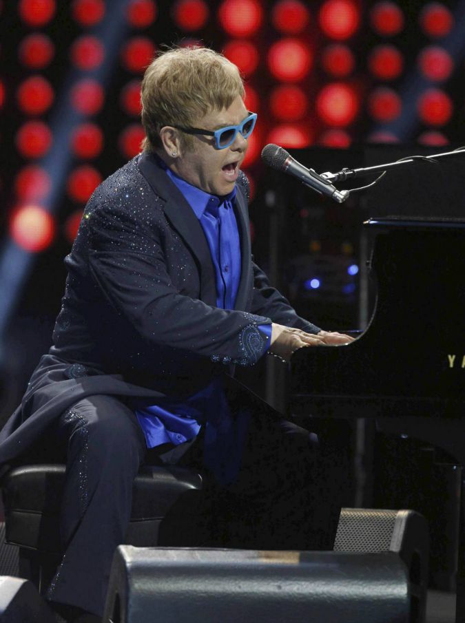 Sir Elton John vs Luigi Brugnaro: “Il sindaco di Venezia è bigotto e cafone”