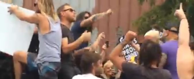 Foo Fighters vs Westboro Baptist Church, David Grohl interrompe sit-in omofobo a suon di musica