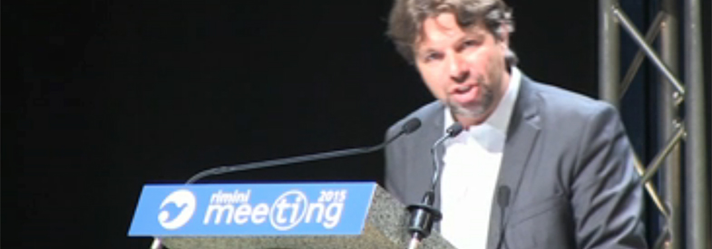 Copertina di Rimini, deputato M5S vs Cl: “Ha trasformato spiritualità in paravento per denaro e potere”