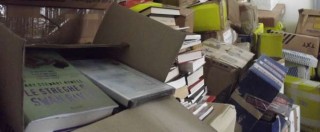 Copertina di Lampedusa, “regala libri alla biblioteca”. Ma dopo 2 anni sono ancora accatastati in un edificio comunale