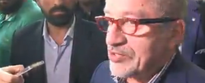 Copertina di Primarie, Maroni contro Berlusconi: “A Milano vanno fatte se non vogliamo perdere”