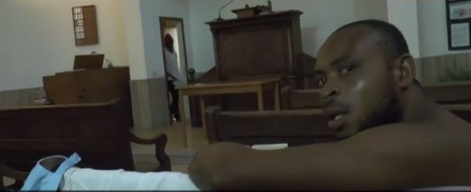 Copertina di Napoli, profughi cacciati da centro accoglienza. “Perché filmavano il degrado”