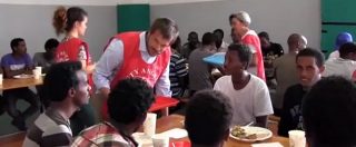 Copertina di Migranti, milanesi ‘volontari’ distribuiscono cibo. Pisapia: “Basta polemiche sull’accoglienza”