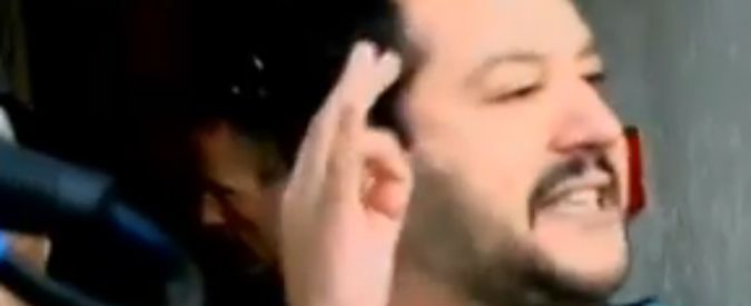 Copertina di Migranti, Salvini: “Chi vuole i clandestini, li accolga a casa sua e non rompa le palle”