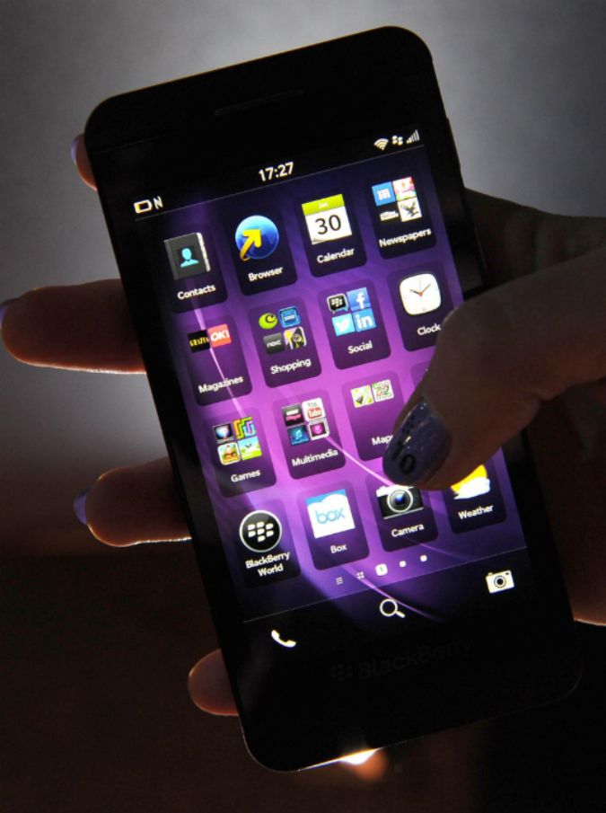 Madri 2.0, tra casa e lavoro con lo smartphone sempre acceso: controllo tecnologico ‘esagerato’
