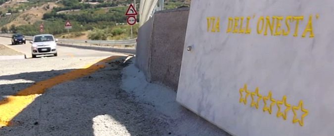 Sicilia, chiude per maltempo la trazzera del M5S. E’ polemica: “Strada inutile”
