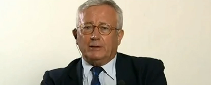 Copertina di Immigrazione, Tremonti rivela: “La legge Bossi-Fini l’ho scritta io”