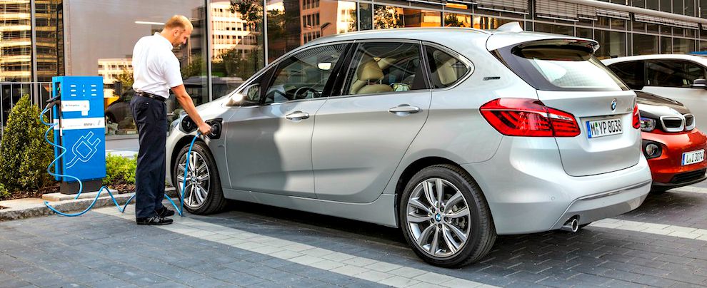 Copertina di Salone di Francoforte 2015, BMW si dà all’ibrido plug-in con 4 modelli ‘alla spina’