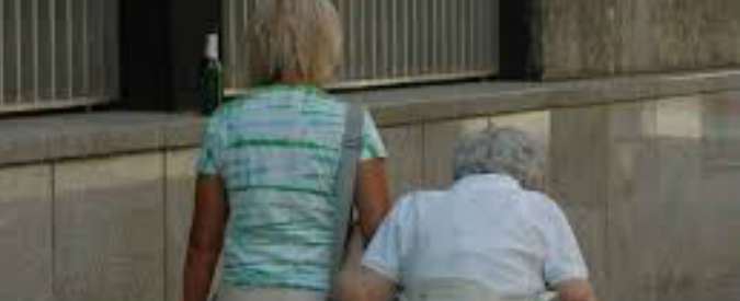 Copertina di Welfare, datori di lavoro domestico: “Stato tagli tasse su badanti e colf, così aiuterebbe le famiglie”