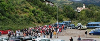 Copertina di Brescia, antagonisti al presidio anti-migranti di Forza Nuova e residenti: scontri e cariche polizia