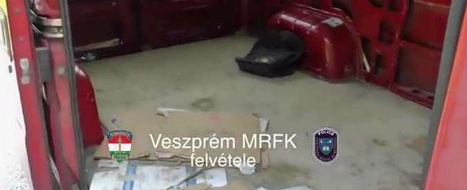 Copertina di Migranti, italiano fermato in Ungheria con 33 siriani sul furgone: era diretto in Germania
