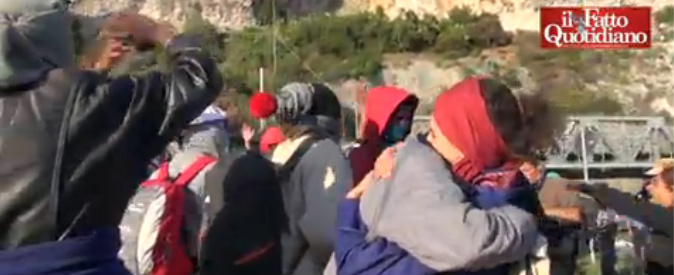 Copertina di Ventimiglia, migranti trasferiti in centro accoglienza dopo intervento del vescovo