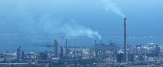 Copertina di Siracusa, petrolchimico sotto sequestro: sigilli agli impianti Esso e Isab. Pm: “Hanno peggiorato la qualità dell’aria”