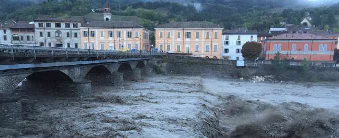 Copertina di Maltempo Piacenza, frane e allagamenti per forti piogge. Un morto e due persone disperse