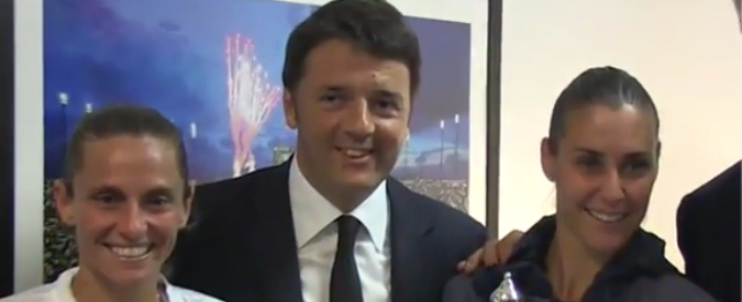 Copertina di Renzi nel video diffuso dal governo: “Non era solo una partita di tennis. Non c’è spazio per le polemiche”
