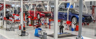 Tesla raddoppia produzione in Europa. Musk a VW: “Redimetevi con l’elettrico”