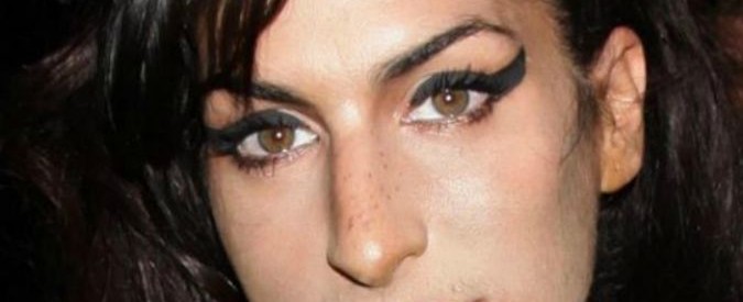 Amy Winehouse, parla il regista del film sulla cantante: “Siamo tutti responsabili della sua morte”