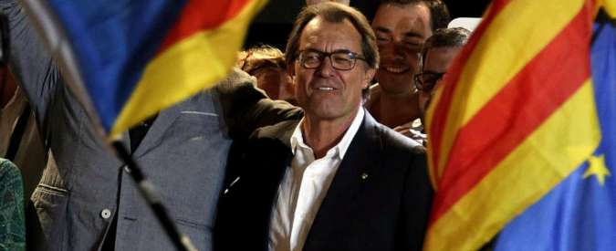 Elezioni Catalogna, la sconfitta del vincitore Artur Mas. Il suo futuro nelle mani del movimento anticapitalista
