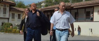 Copertina di Ucraina, governo condanna visita di Berlusconi in Crimea: “Viola legge e contrasta politica Ue”