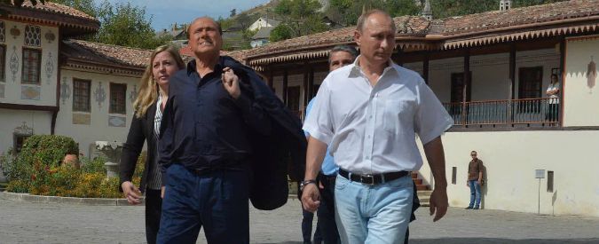 Ucraina, governo condanna visita di Berlusconi in Crimea: “Viola legge e contrasta politica Ue”