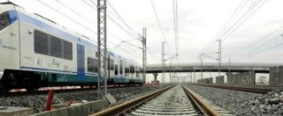 Copertina di Piemonte, treno Eurocity urta un mezzo: non ci sono feriti, linea interrotta