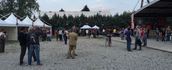 Copertina di Casapound occupa la tensostruttura di Castano Primo. La festa è iniziata come da programma. Polizia sul posto