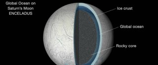 Copertina di Spazio: sonda Cassini scopre un enorme oceano d’acqua che avvolge Encelado, luna di Saturno
