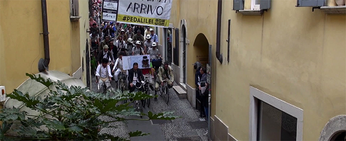 Copertina di A Desenzano rivive la “terribile” coppa Cobram: 200 ciclisti nel mito del tragico Fantozzi