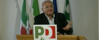 Copertina di De Luca, Ciarambino(M5s): “Picchiatore di Renzi”. Ma Galli (Pd): “Suo linguaggio da educande rispetto a schifezze di Grillo”