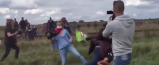 Copertina di Migranti, giornalista prende a calci due persone in fuga dalla polizia (VIDEO E FOTO)