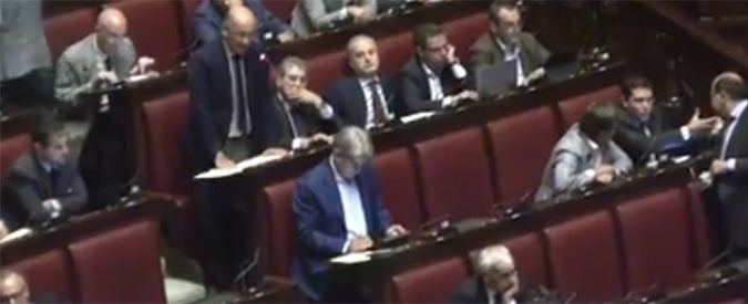 Copertina di Stretta sulle intercettazioni, Forza Italia plaude al Pd: “Benvenuti fra noi”. M5S: “E’ bavaglio”