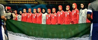 Copertina di Iran, accuse alla federazione calcio: “Otto uomini nella nazionale femminile”