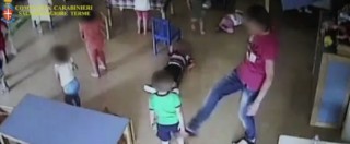 Parma, calci e insulti ai bambini dell’asilo nido: maestra incastrata dalle telecamere