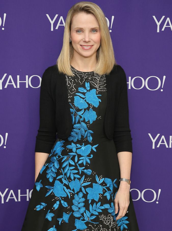 Yahoo, Marissa Mayer di nuovo incinta: “Mancherò dal lavoro solo quindici giorni”. La sua scelta fa discutere e le azioni scendono del 2%