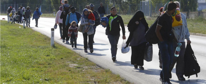 Copertina di Migranti, record di arrivi. Ungheria: “No a piano di ricollocamenti”. Orban: “Carcere per immigrati illegali”