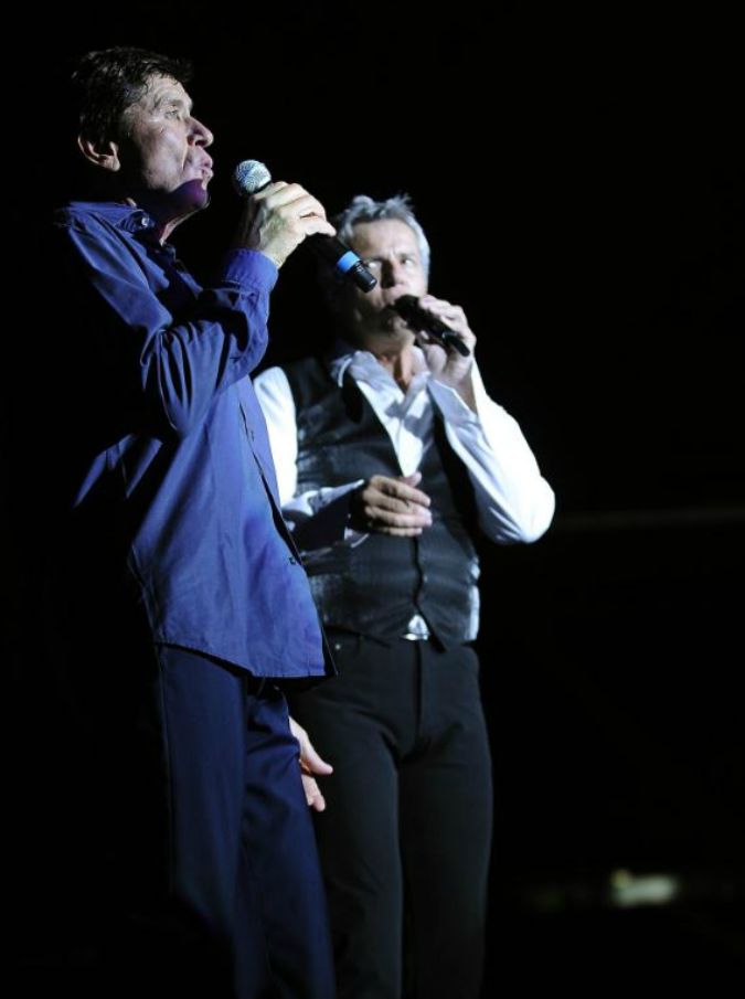 Capitani coraggiosi, Claudio Baglioni e Gianni Morandi sul palco insieme: un concerto per far cantare la gente