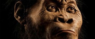 Copertina di Homo Naledi (FOTO), nuova specie umana scoperta in Sudafrica. Un italiano nel team: “Caso unico”