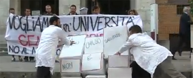 Copertina di Test di medicina 2015, studenti contro la “lotteria” del numero chiuso: “Quiz fallace, classista e iniquo”