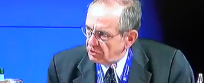 Copertina di Crescita, Padoan: “Datemi un po’ di tempo”. Poi promette: “Giù le tasse alle imprese”