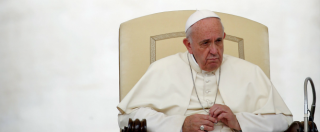 Copertina di Sacra Rota, Papa Francesco riforma annullamento matrimoni: deciderà il vescovo. Introdotto il ‘processo breve’