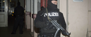 Copertina di Berlino, la polizia ha ucciso un terrorista islamico: “Stava accoltellando un agente”