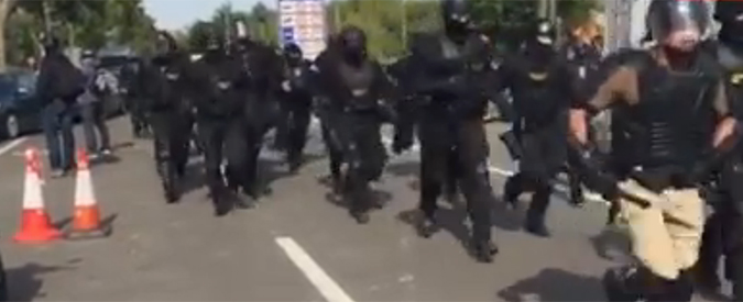 Copertina di Migranti, Budapest manda i corpi speciali per fermare i migranti al confine con la Serbia