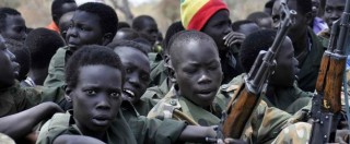 Copertina di Migranti, la campagna di Intersos: “Un sms per aiutare minori stranieri a Roma e 126mila bambini in Sud Sudan”